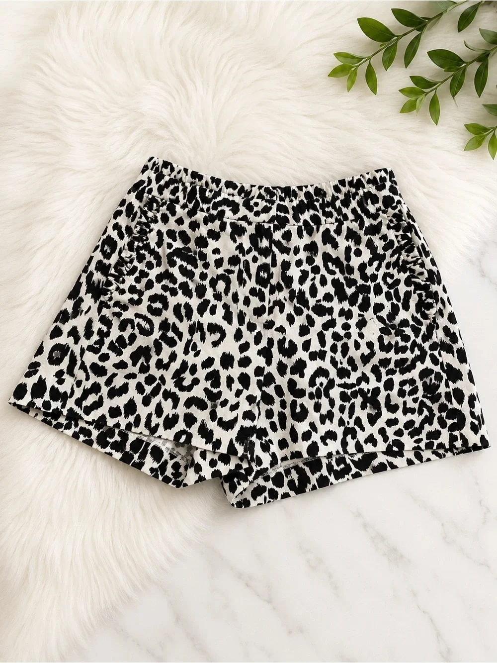J. Crew Shorts Leopard Print Black & White Linen/Cotton Size 00 LIKE NEW